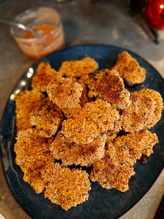 photo de la recette de nuggets de poulet sauce cacahuètes