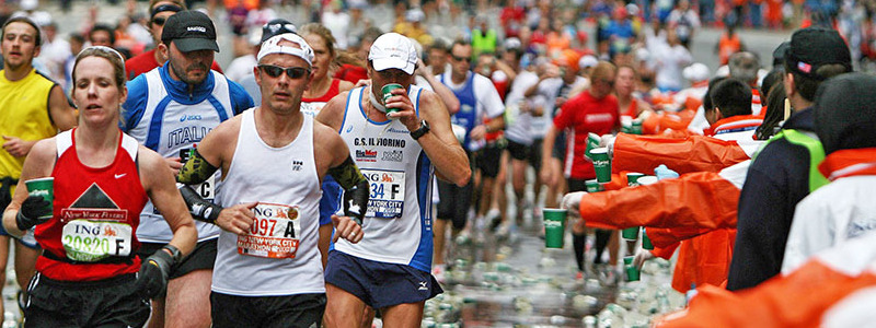 Image illustrant un poste de raviltaillement sur le marathon de New York
